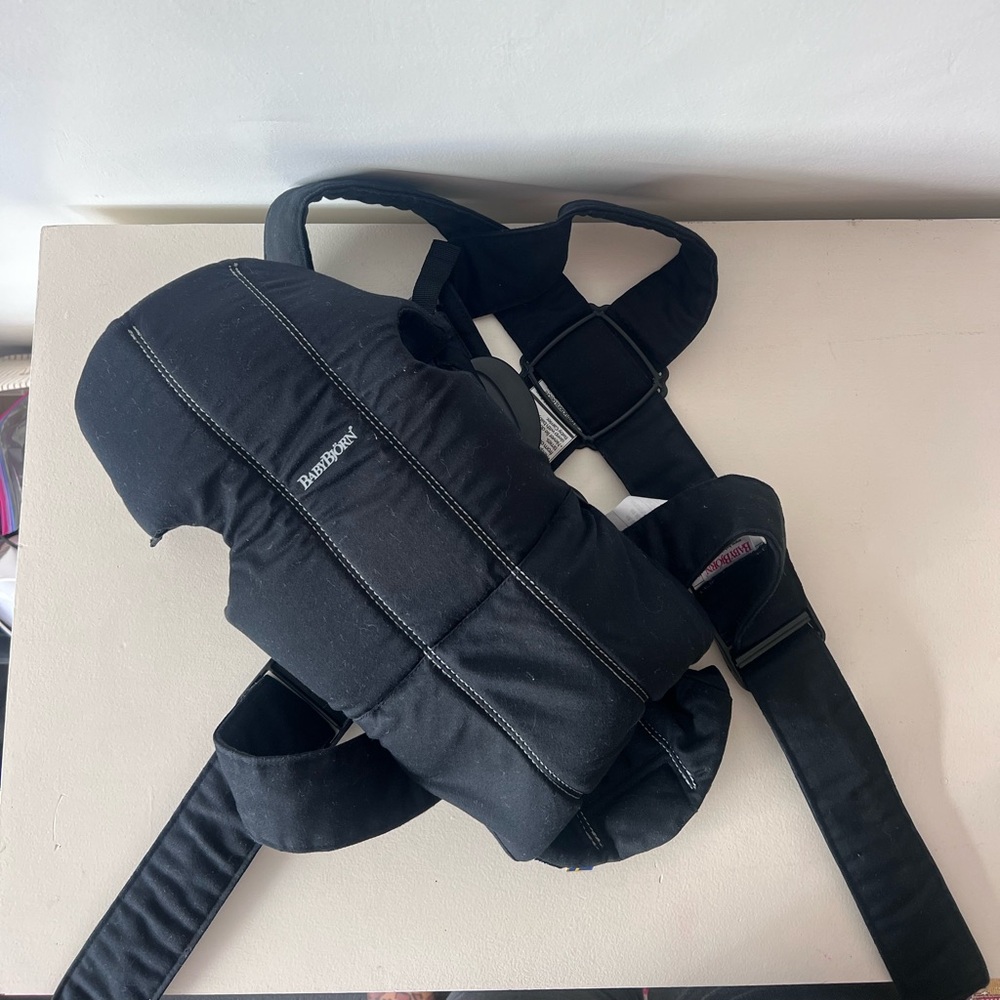 BabyBjorn Mini in black